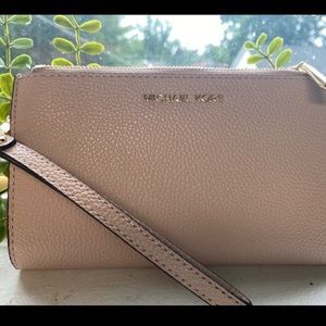 Micheal Kors Tech Wallet